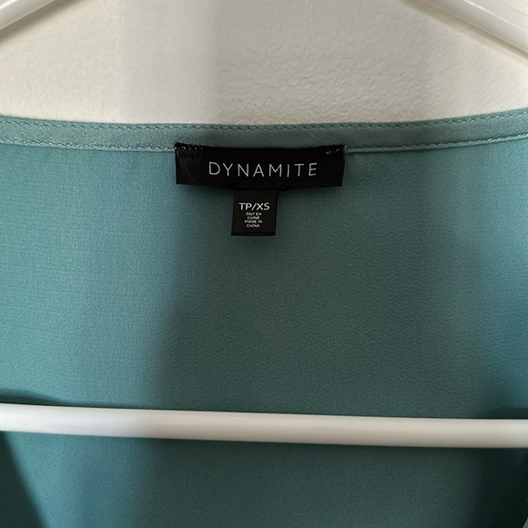 NWOT - Dynamite Satin like Crop front twisted blouse - Picture 2 of 8